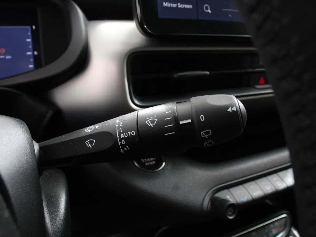 1.2 e-Hybrid Altitude Automaat Climate control Adaptieve cruise control Led Achteruitrijcamera Parkeersensoren achter Lichtmetalen velgen Apple Carplay/ Android Auto
