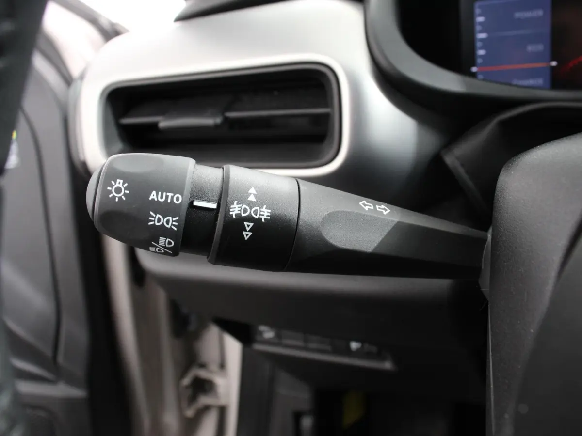 1.2 e-Hybrid Altitude Automaat Climate control Adaptieve cruise control Led Achteruitrijcamera Parkeersensoren achter Lichtmetalen velgen Apple Carplay/ Android Auto