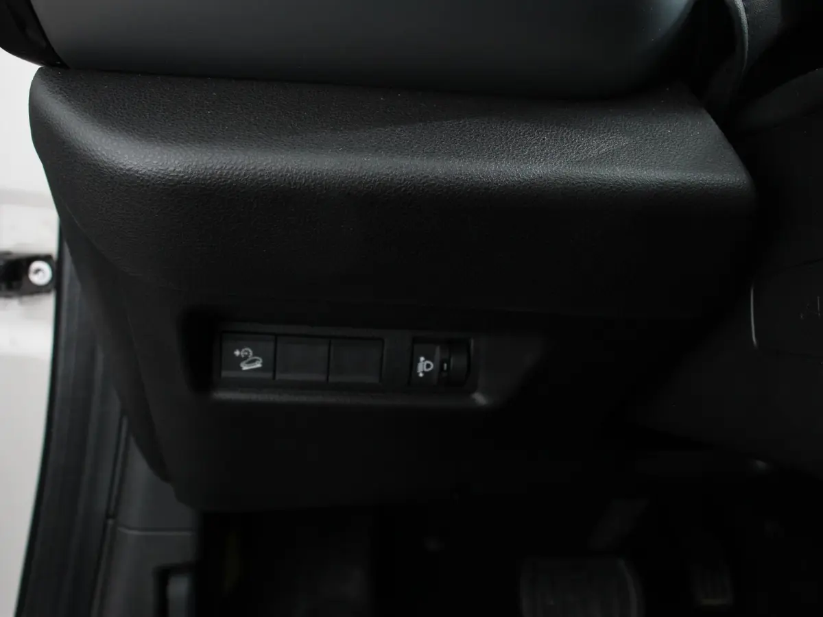 1.2 e-Hybrid Altitude Automaat Climate control Adaptieve cruise control Led Achteruitrijcamera Parkeersensoren achter Lichtmetalen velgen Apple Carplay/ Android Auto