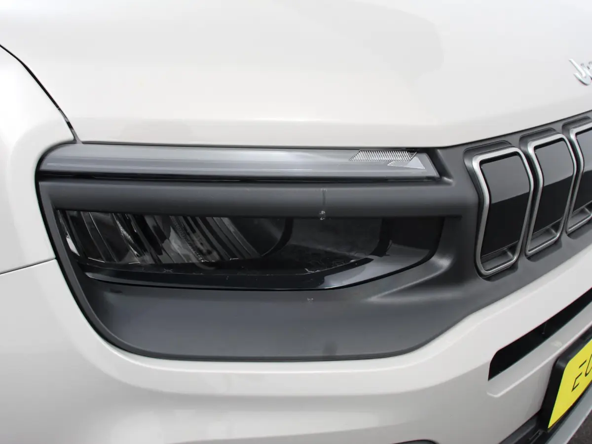 1.2 e-Hybrid Altitude Automaat Climate control Adaptieve cruise control Led Achteruitrijcamera Parkeersensoren achter Lichtmetalen velgen Apple Carplay/ Android Auto