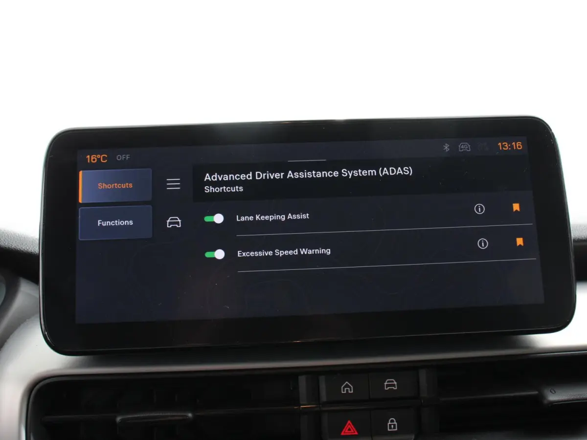 1.2 e-Hybrid Altitude Automaat Climate control Adaptieve cruise control Led Achteruitrijcamera Parkeersensoren achter Lichtmetalen velgen Apple Carplay/ Android Auto