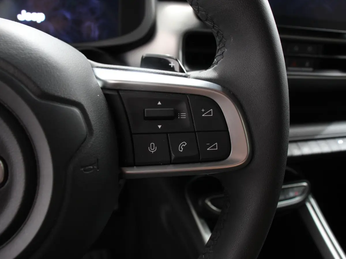1.2 e-Hybrid Altitude Automaat Climate control Adaptieve cruise control Led Achteruitrijcamera Parkeersensoren achter Lichtmetalen velgen Apple Carplay/ Android Auto