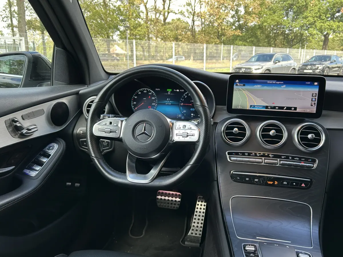 AMG // Panoramadak // Memory Stoelen // 360 Camera // Carplay // Keyless Entry // Privacy Glass // Elek. Achterklep // 20" AMG Velgen