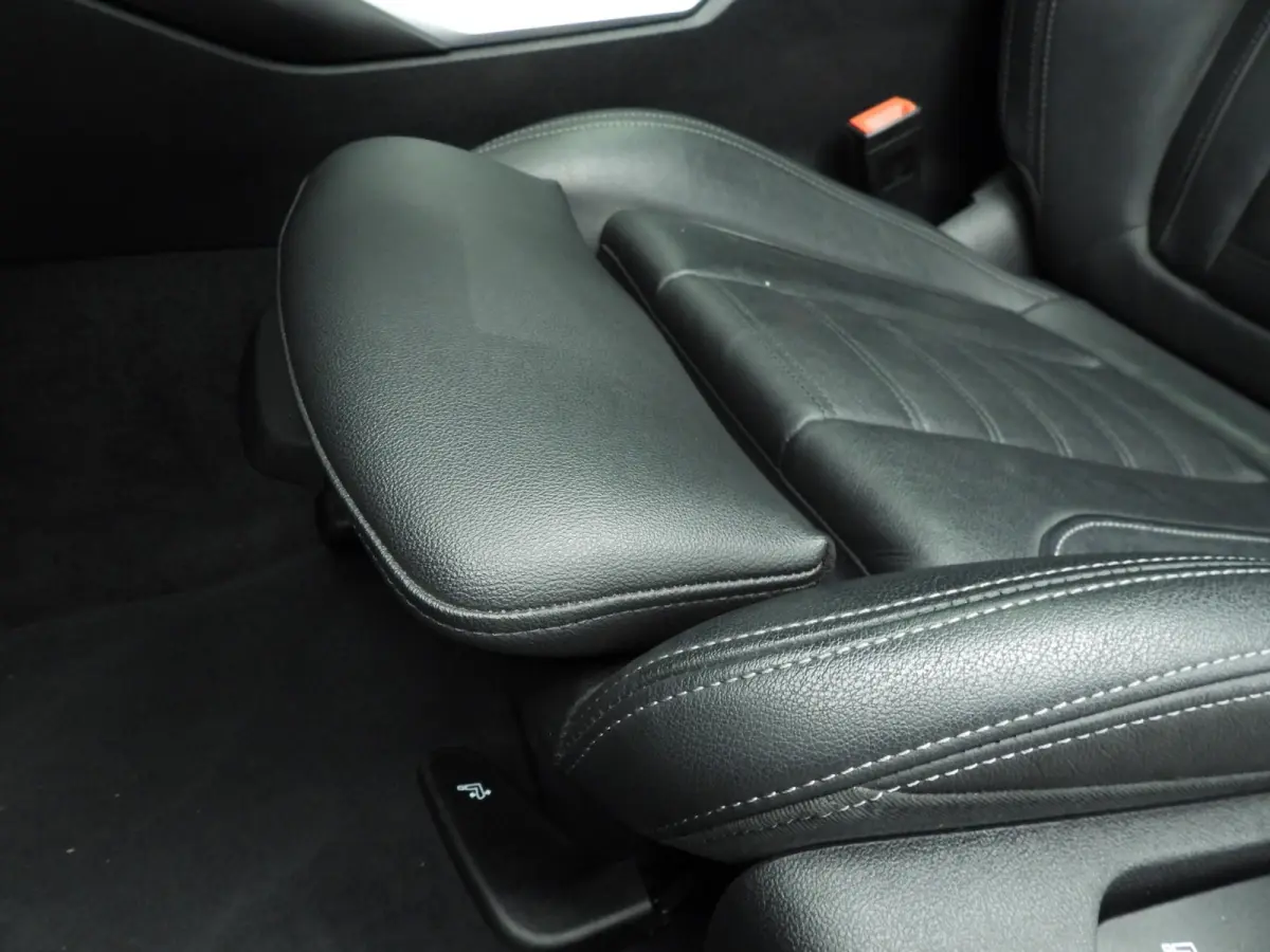 318i | M-Sportpakket | LED | Leder | Navigatie | Panoramadak | Sportstoelen | DAB | Hifi speakers | Alu 19 inch