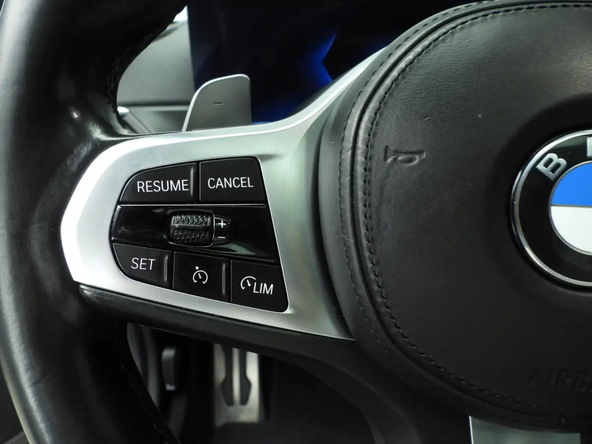 318i | M-Sportpakket | LED | Leder | Navigatie | Panoramadak | Sportstoelen | DAB | Hifi speakers | Alu 19 inch