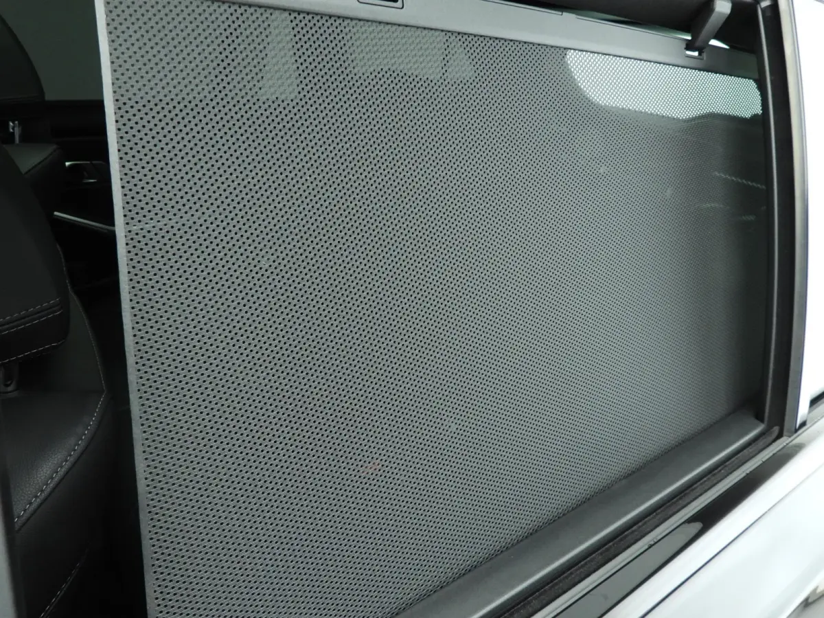 318i | M-Sportpakket | LED | Leder | Navigatie | Panoramadak | Sportstoelen | DAB | Hifi speakers | Alu 19 inch