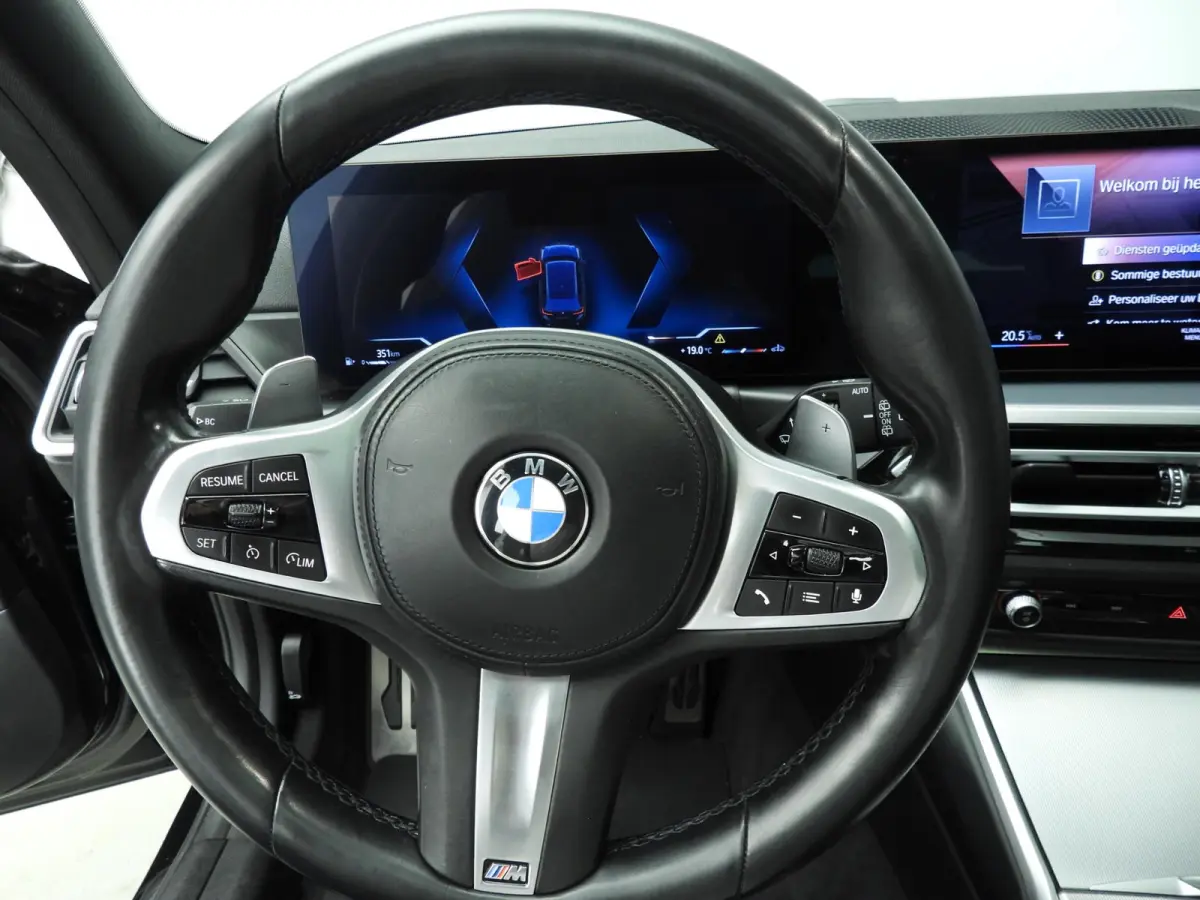 318i | M-Sportpakket | LED | Leder | Navigatie | Panoramadak | Sportstoelen | DAB | Hifi speakers | Alu 19 inch