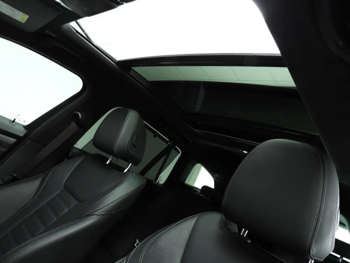 318i | M-Sportpakket | LED | Leder | Navigatie | Panoramadak | Sportstoelen | DAB | Hifi speakers | Alu 19 inch