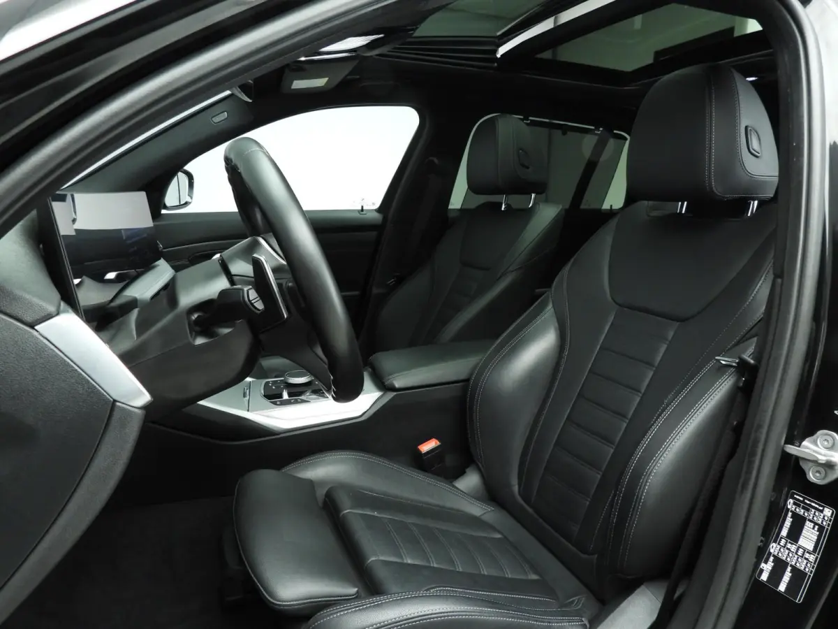 318i | M-Sportpakket | LED | Leder | Navigatie | Panoramadak | Sportstoelen | DAB | Hifi speakers | Alu 19 inch