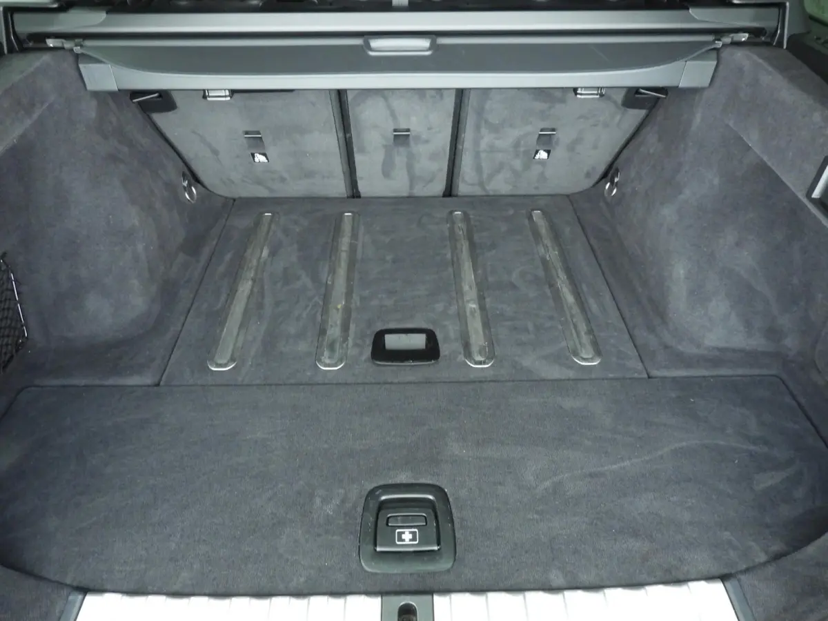 318i | M-Sportpakket | LED | Leder | Navigatie | Panoramadak | Sportstoelen | DAB | Hifi speakers | Alu 19 inch