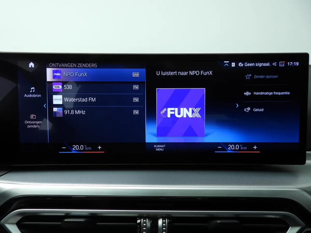 318i | M-Sportpakket | LED | Leder | Navigatie | Panoramadak | Sportstoelen | DAB | Hifi speakers | Alu 19 inch