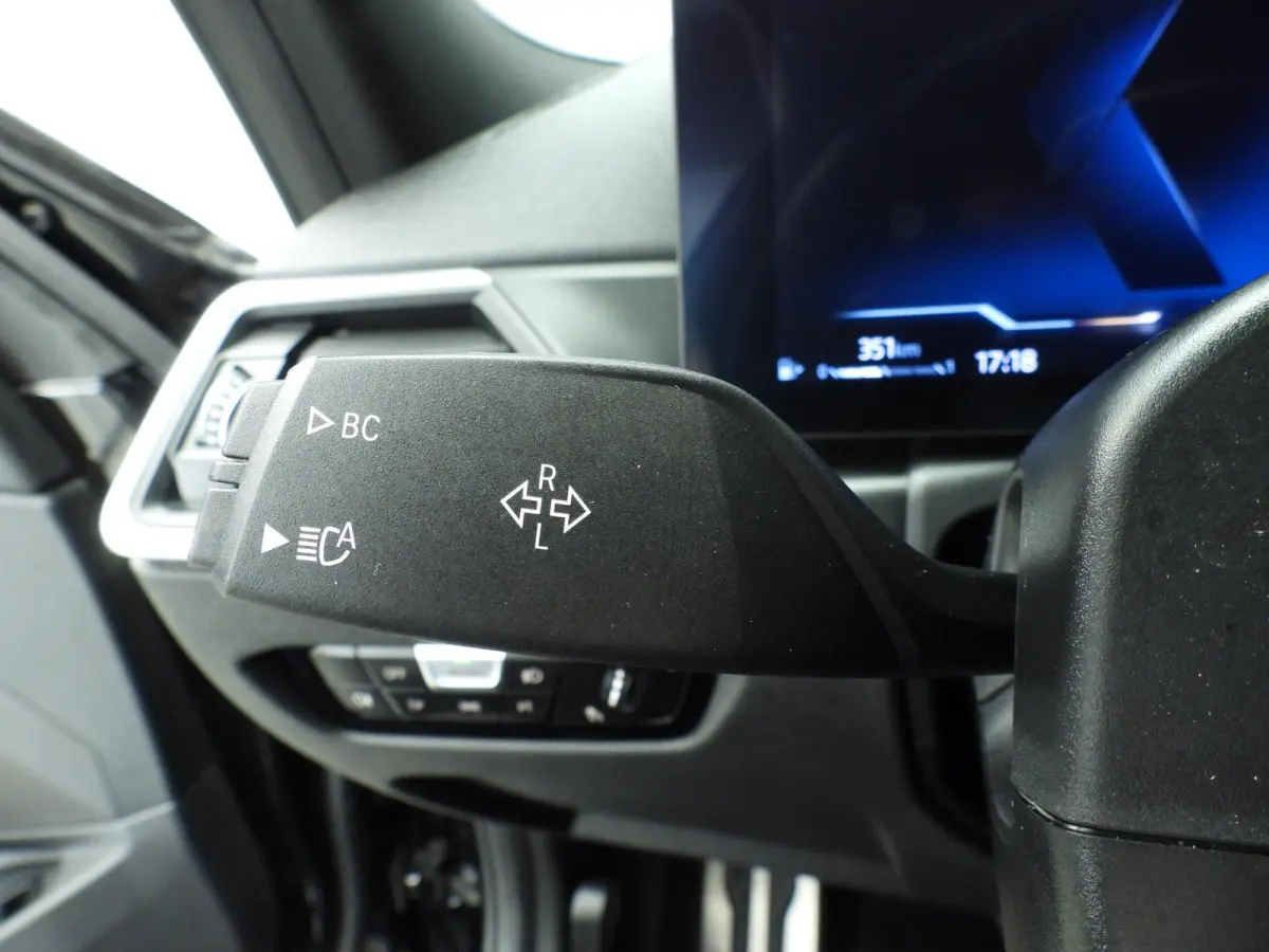 318i | M-Sportpakket | LED | Leder | Navigatie | Panoramadak | Sportstoelen | DAB | Hifi speakers | Alu 19 inch