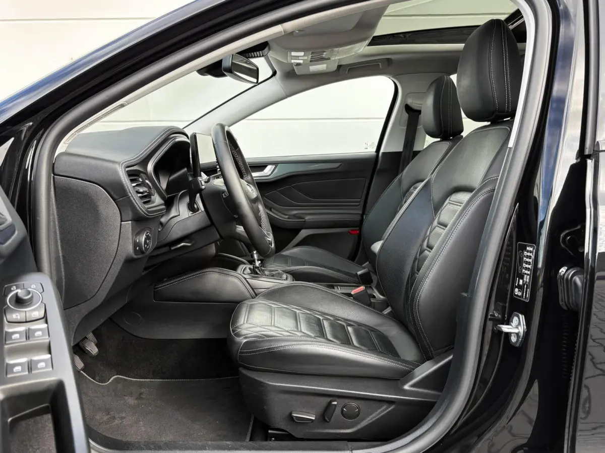 1.0 EcoBoost 125pk Hybrid Active Vignale | Leder | Panoramadak | B&O sound | Trekhaak