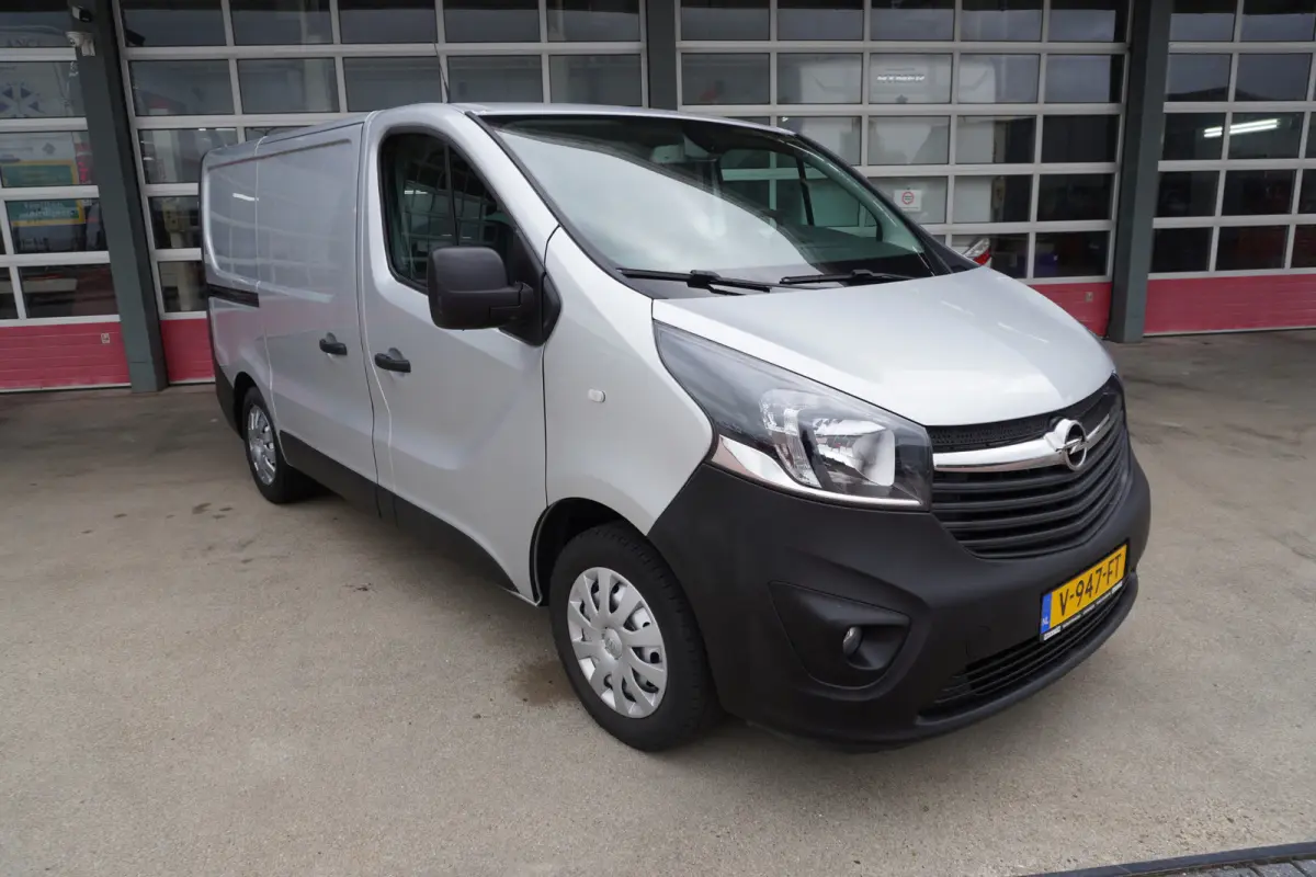 CDTI 126pk L1H1 Sport EcoFlex V054 | Airco | Cruise | Navi | Met inrichting en omvormer
