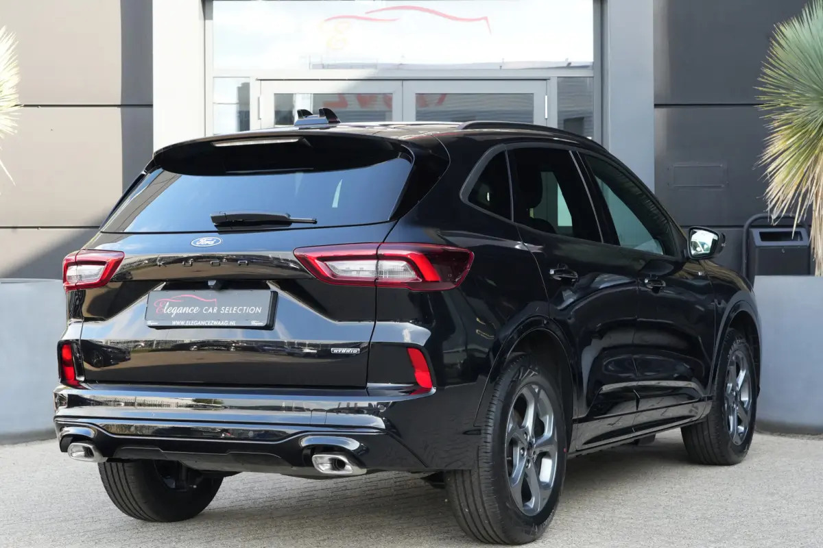 2.5 PHEV ST-Line | 243PK | 2100KG | Winterpakket | ACC | Camera | Kortom: een zeer complete, krachtige en moderne Kuga ST-Line met slechts 15 km, 243 pk, plug-in hybride techniek en maar lie
