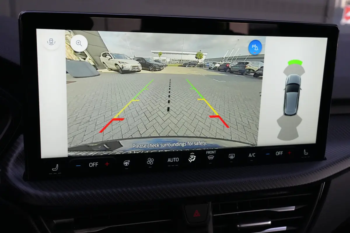 2.5 PHEV ST-Line | 243PK | 2100KG | Winterpakket | ACC | Camera | Kortom: een zeer complete, krachtige en moderne Kuga ST-Line met slechts 15 km, 243 pk, plug-in hybride techniek en maar lie