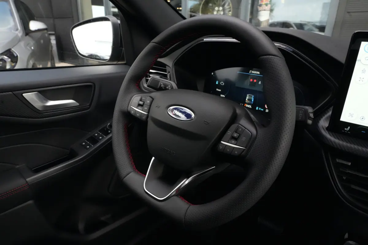 2.5 PHEV ST-Line | 243PK | 2100KG | Winterpakket | ACC | Camera | Kortom: een zeer complete, krachtige en moderne Kuga ST-Line met slechts 15 km, 243 pk, plug-in hybride techniek en maar lie