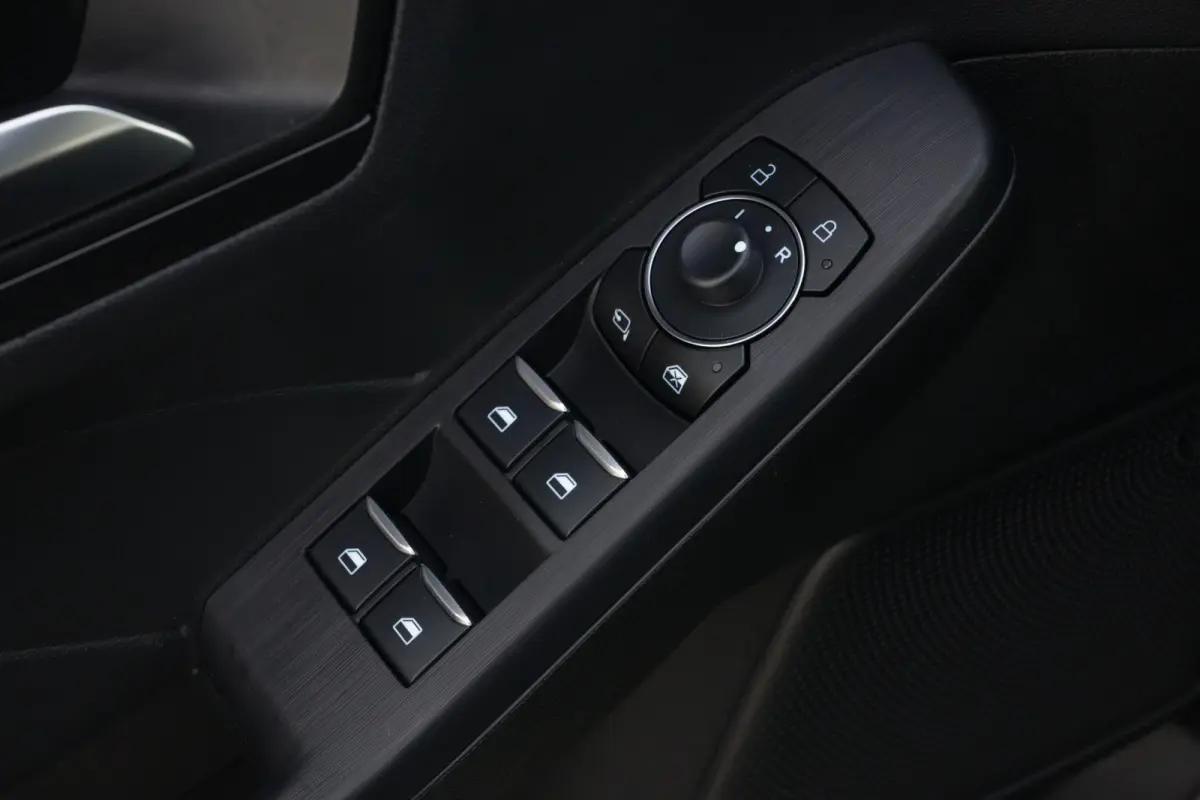 2.5 PHEV ST-Line | 243PK | 2100KG | Winterpakket | ACC | Camera | Kortom: een zeer complete, krachtige en moderne Kuga ST-Line met slechts 15 km, 243 pk, plug-in hybride techniek en maar lie