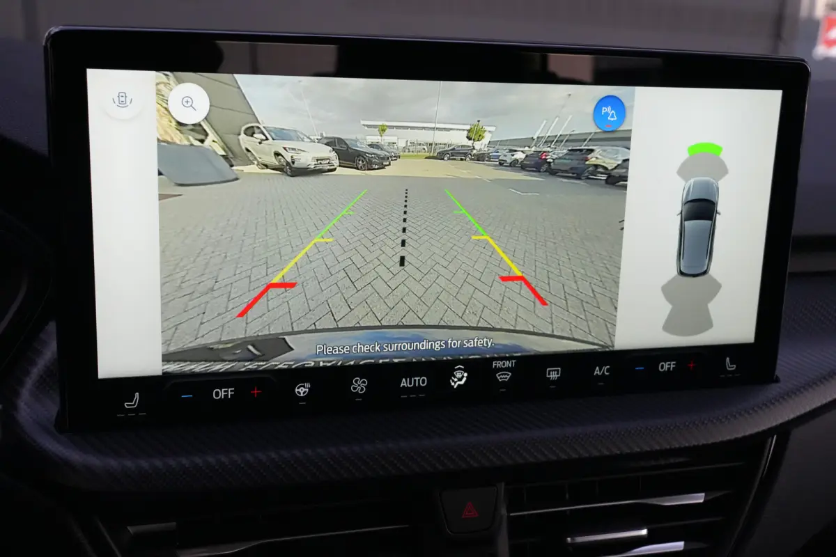 2.5 PHEV ST-Line | 243PK | Winterpakket | ACC | Camera | 2100KG | Kortom: een zeer complete, krachtige en moderne Kuga ST-Line met slechts 15 km, 243 pk, plug-in hybride techniek en maar lie