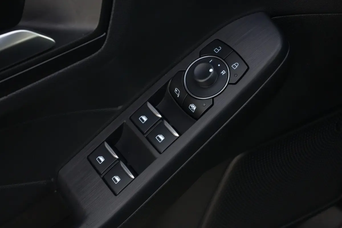 2.5 PHEV ST-Line | 243PK | Winterpakket | ACC | Camera | 2100KG | Kortom: een zeer complete, krachtige en moderne Kuga ST-Line met slechts 15 km, 243 pk, plug-in hybride techniek en maar lie