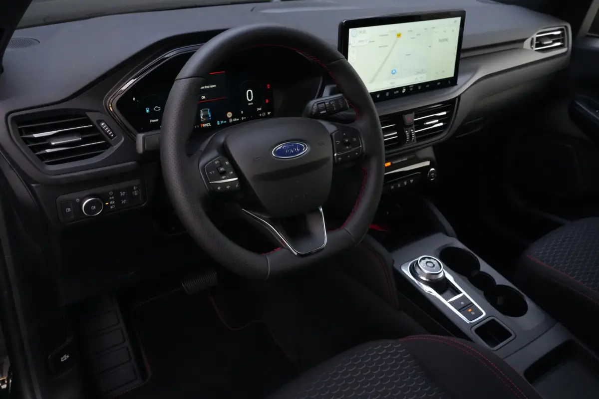 2.5 PHEV ST-Line | 243PK | Winterpakket | ACC | Camera | 2100KG | Kortom: een zeer complete, krachtige en moderne Kuga ST-Line met slechts 15 km, 243 pk, plug-in hybride techniek en maar lie