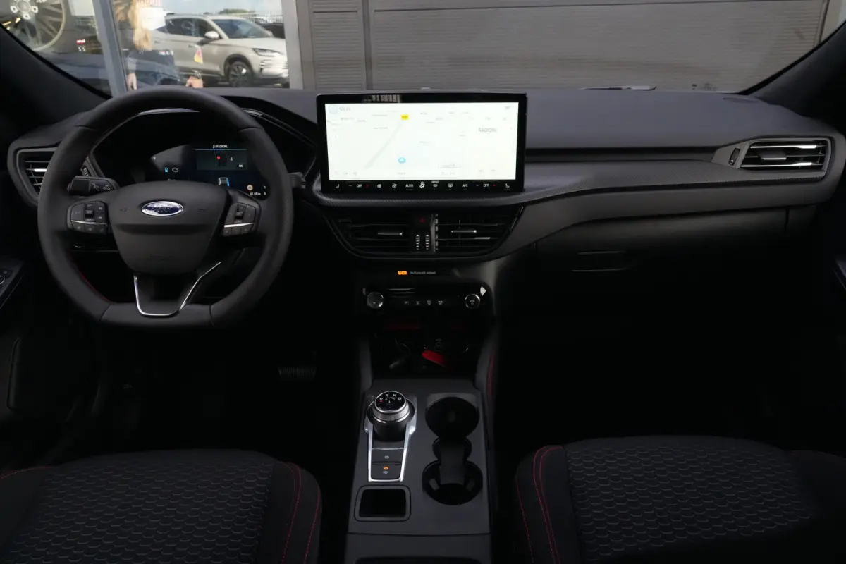 2.5 PHEV ST-Line | 243PK | Winterpakket | ACC | Camera | 2100KG | Kortom: een zeer complete, krachtige en moderne Kuga ST-Line met slechts 15 km, 243 pk, plug-in hybride techniek en maar lie