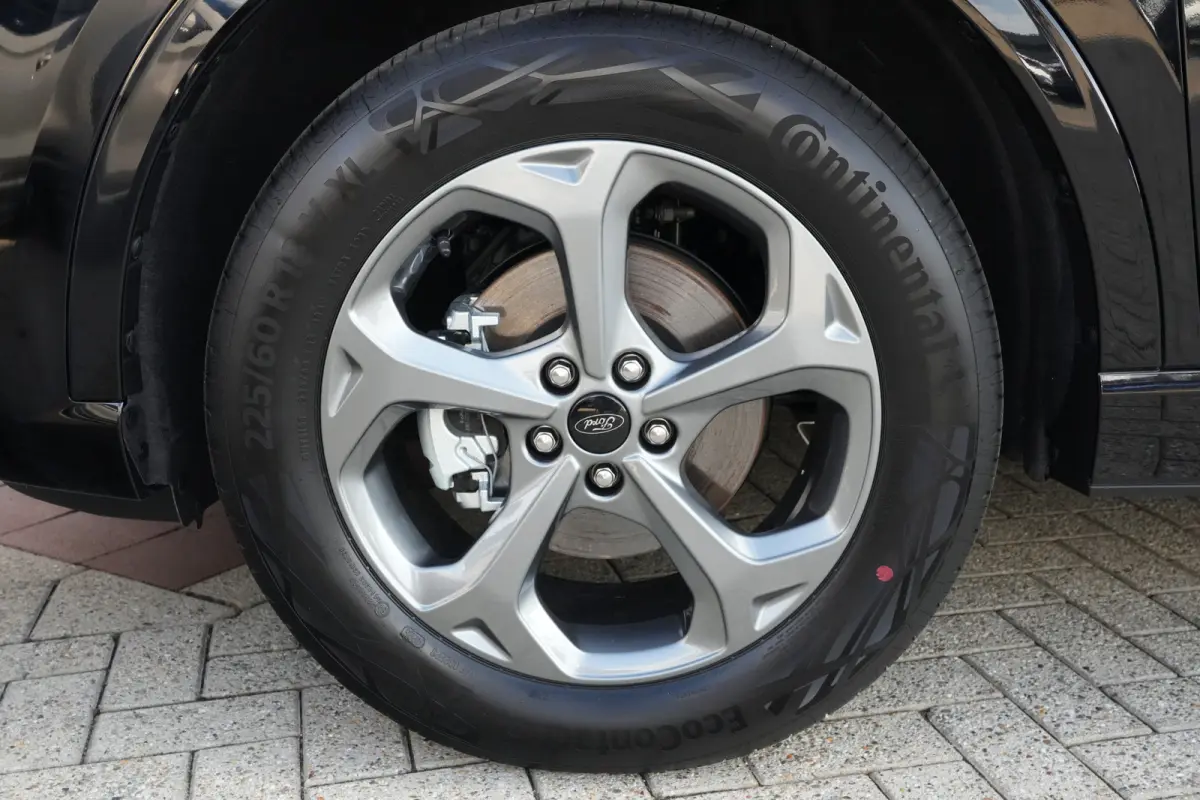 2.5 PHEV ST-Line | 243PK | Winterpakket | ACC | Camera | 2100KG | Kortom: een zeer complete, krachtige en moderne Kuga ST-Line met slechts 15 km, 243 pk, plug-in hybride techniek en maar lie
