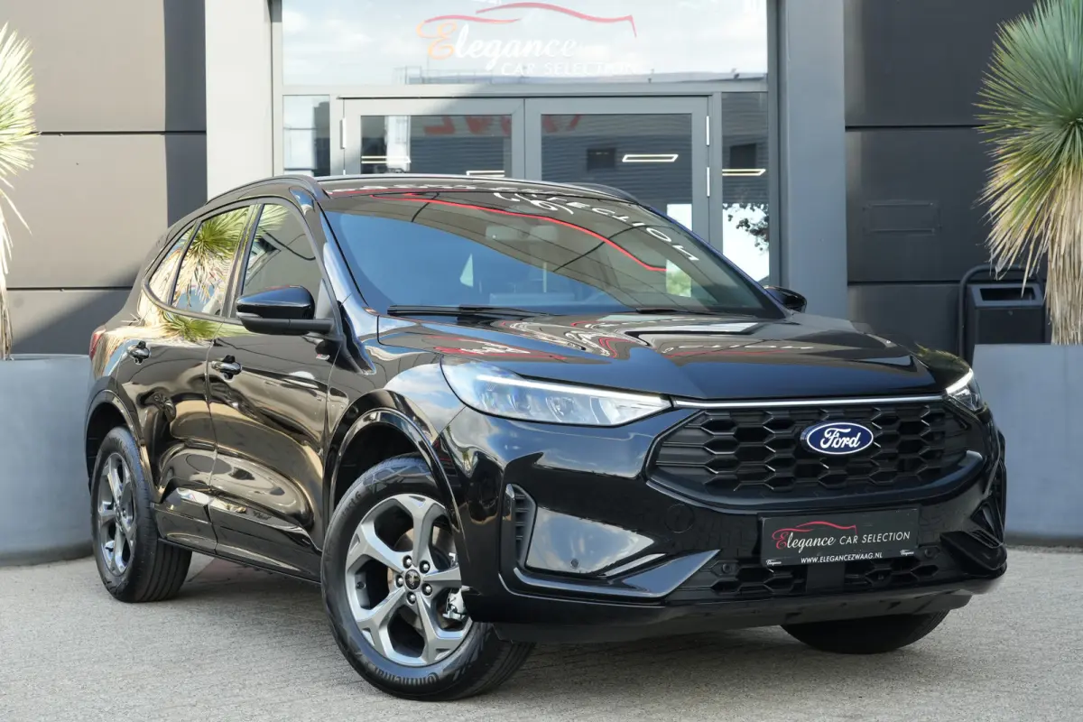 2.5 PHEV ST-Line | 243PK | Winterpakket | ACC | Camera | 2100KG | Kortom: een zeer complete, krachtige en moderne Kuga ST-Line met slechts 15 km, 243 pk, plug-in hybride techniek en maar lie