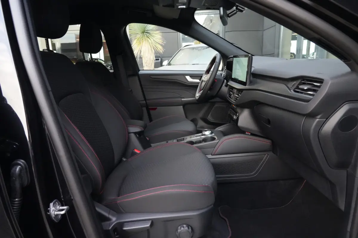 2.5 PHEV ST-Line | 243PK | Winterpakket | ACC | Camera | 2100KG | Kortom: een zeer complete, krachtige en moderne Kuga ST-Line met slechts 15 km, 243 pk, plug-in hybride techniek en maar lie