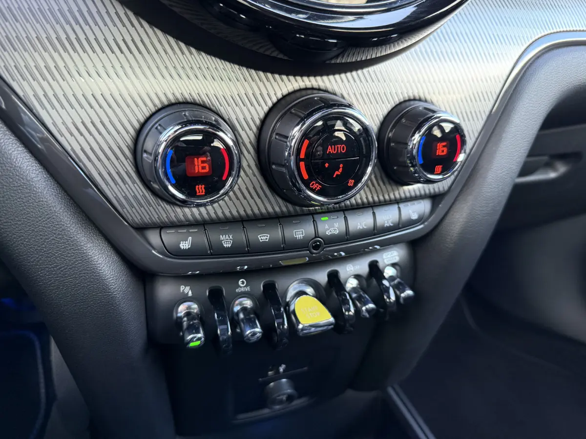 1.5 Cooper ALL4 YOURS Pano/Leder/Camera/Apple
