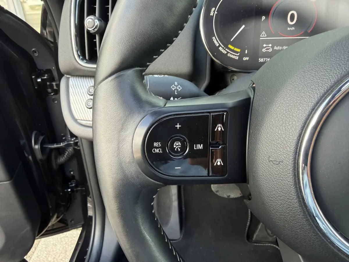 1.5 Cooper ALL4 YOURS Pano/Leder/Camera/Apple