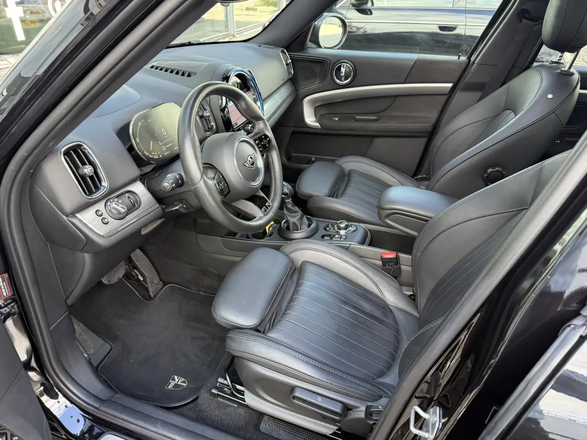 1.5 Cooper ALL4 YOURS Pano/Leder/Camera/Apple
