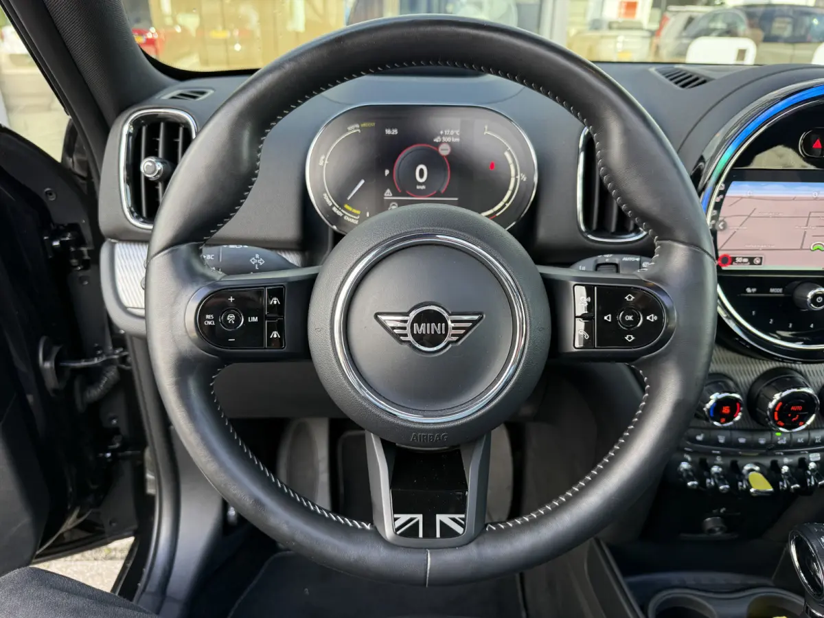 1.5 Cooper ALL4 YOURS Pano/Leder/Camera/Apple