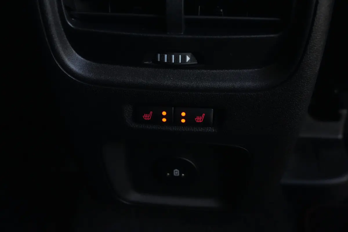 2.5 PHEV ST-Line | 243PK | Winterpakket | ACC | Camera | 2100KG | Kortom: een zeer complete, krachtige en moderne Kuga ST-Line met slechts 15 km, 243 pk, plug-in hybride techniek en maar lie