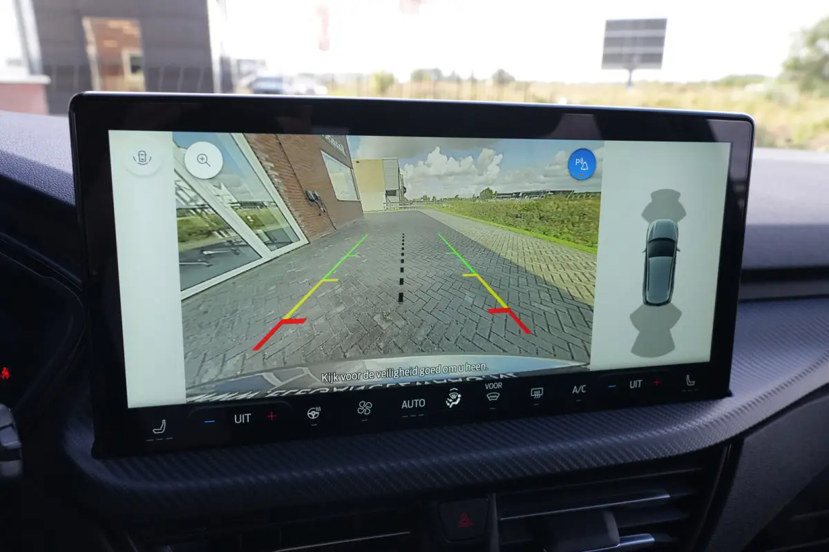 2.5 PHEV ST-Line | 243PK | Winterpakket | ACC | Camera | 2100KG | Kortom: een zeer complete, krachtige en moderne Kuga ST-Line met slechts 15 km, 243 pk, plug-in hybride techniek en maar lie