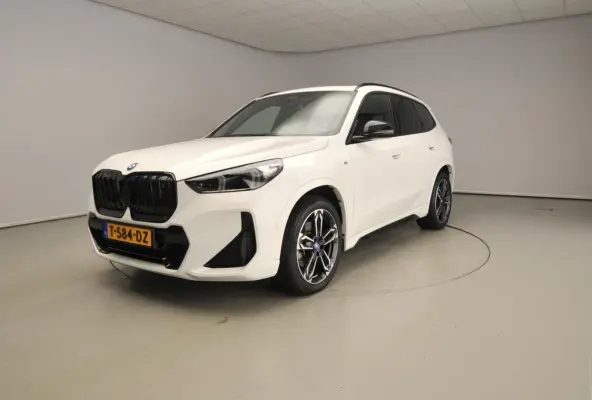 xDrive30 M-Sportpakket | LED | Leder | Navigatie | Schuifdak | Sportstoelen | DAB | Harman-kardon sound | Alu 19 inch