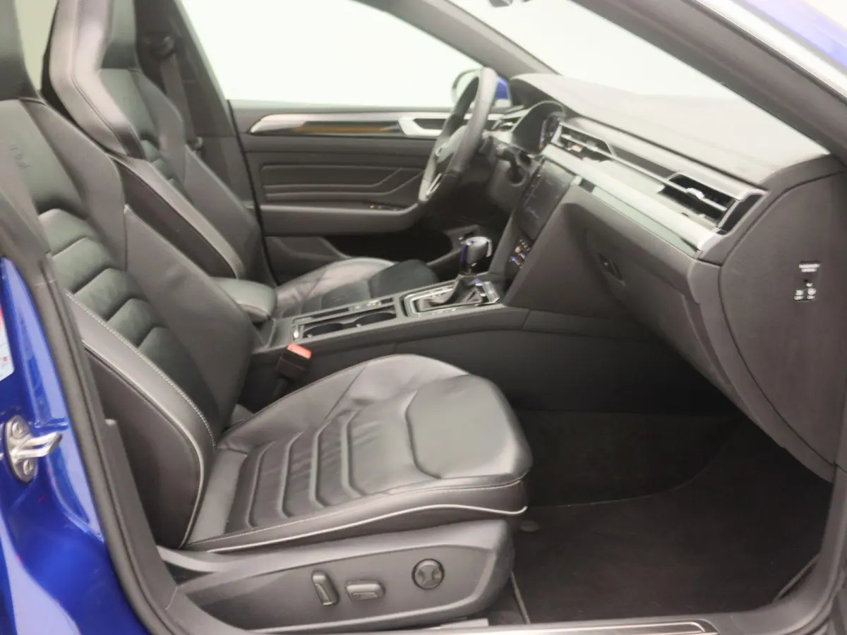 1.4 TSI eHybrid Elegance Business+ | Panoramadak | Leder | Apple Carplay/Android Auto | Memory | Stoelverwarming voor + achter |