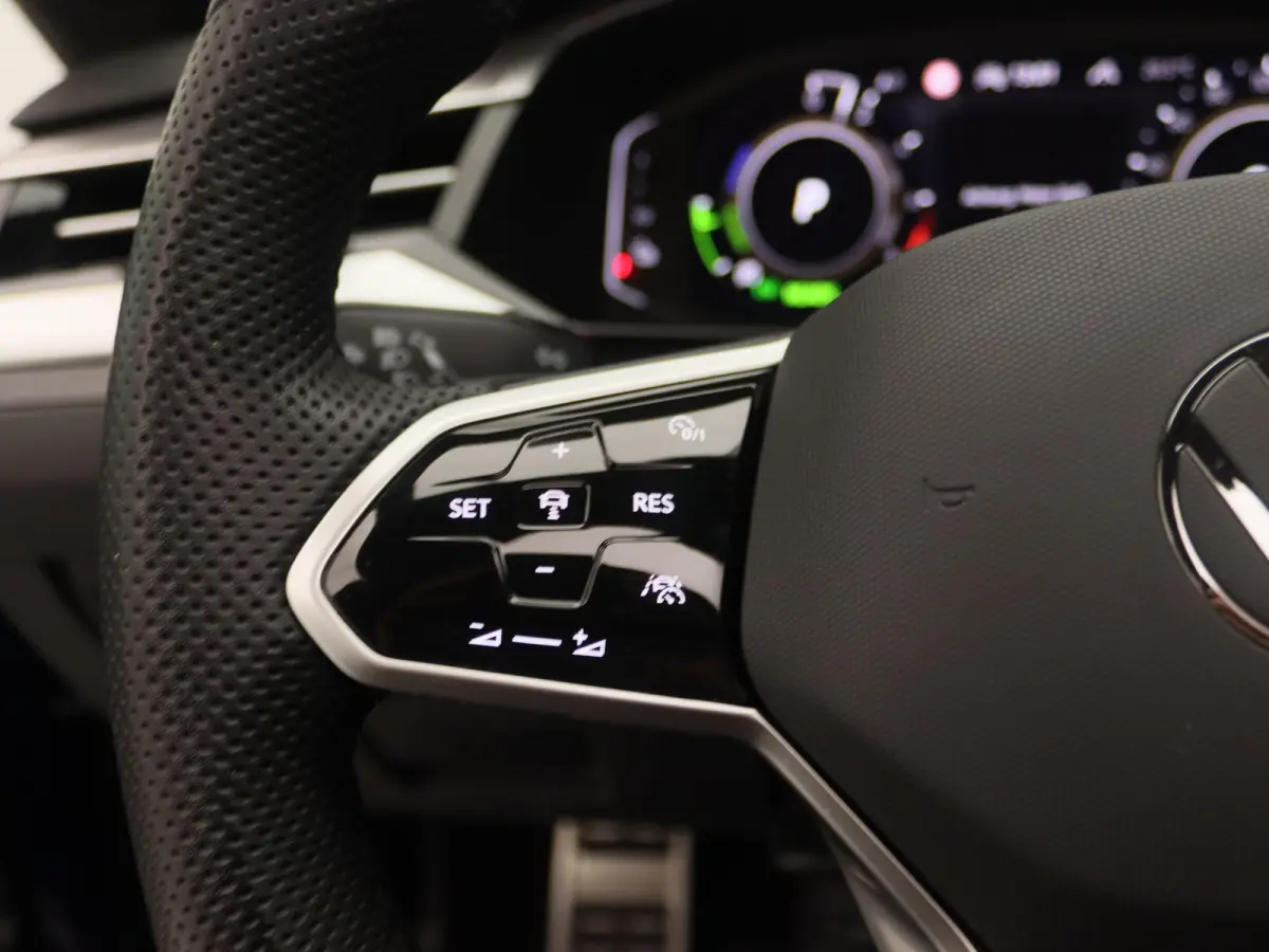 1.4 TSI eHybrid Elegance Business+ | Panoramadak | Leder | Apple Carplay/Android Auto | Memory | Stoelverwarming voor + achter |