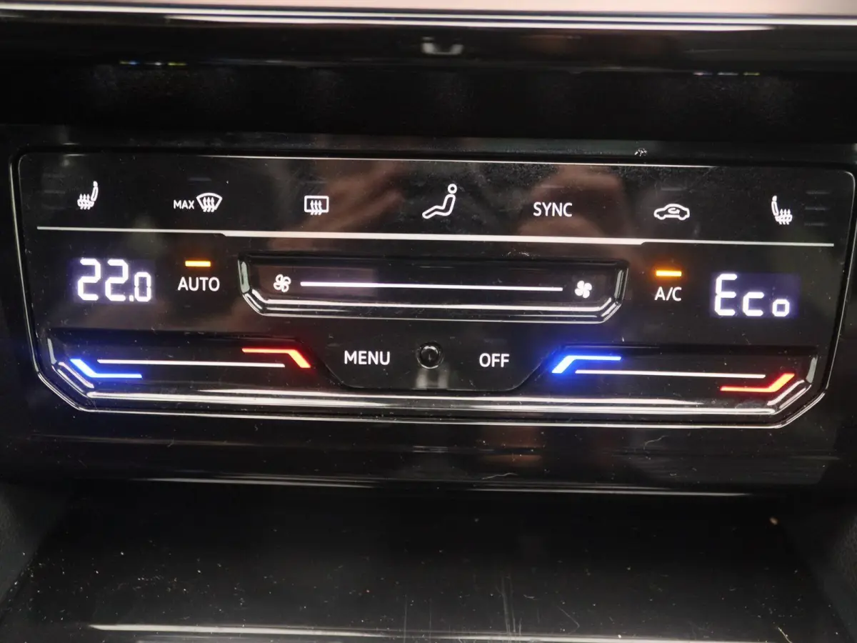 1.4 TSI eHybrid Elegance Business+ | Panoramadak | Leder | Apple Carplay/Android Auto | Memory | Stoelverwarming voor + achter |
