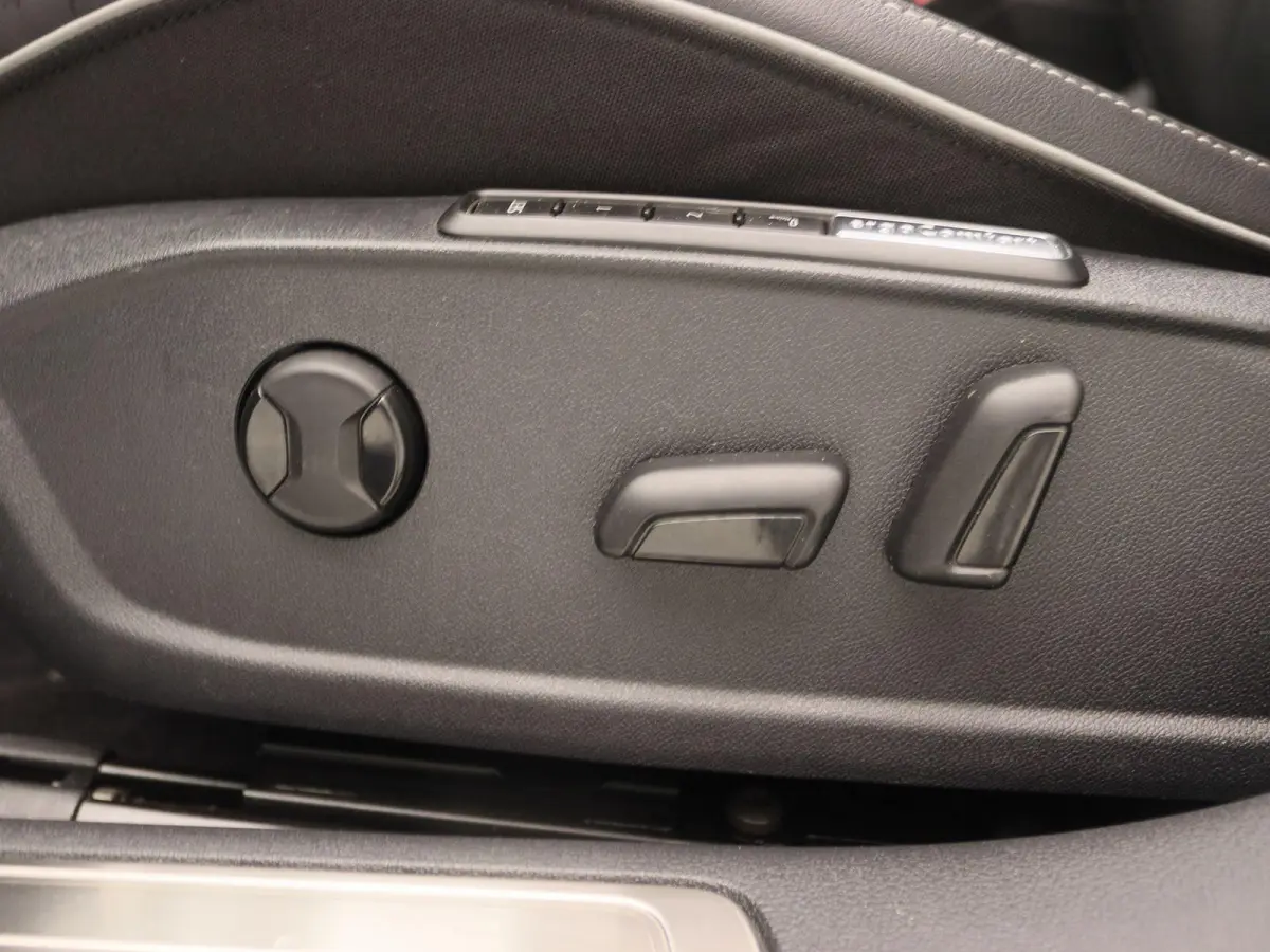 1.4 TSI eHybrid Elegance Business+ | Panoramadak | Leder | Apple Carplay/Android Auto | Memory | Stoelverwarming voor + achter |