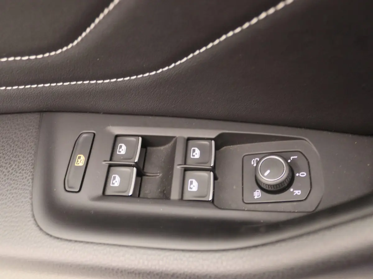 1.4 TSI eHybrid Elegance Business+ | Panoramadak | Leder | Apple Carplay/Android Auto | Memory | Stoelverwarming voor + achter |