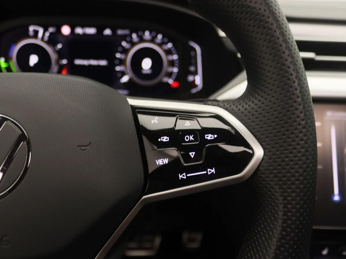 1.4 TSI eHybrid Elegance Business+ | Panoramadak | Leder | Apple Carplay/Android Auto | Memory | Stoelverwarming voor + achter |