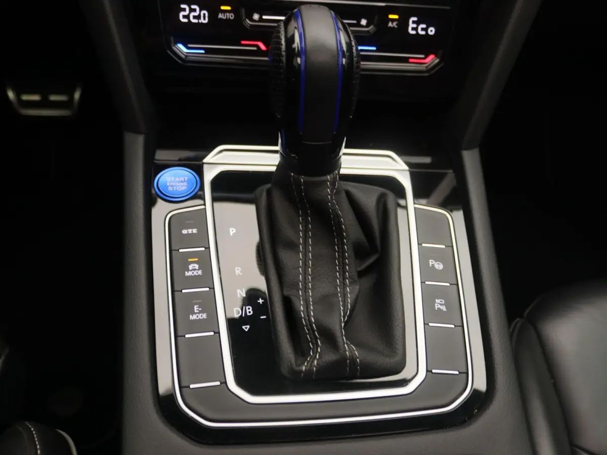 1.4 TSI eHybrid Elegance Business+ | Panoramadak | Leder | Apple Carplay/Android Auto | Memory | Stoelverwarming voor + achter |