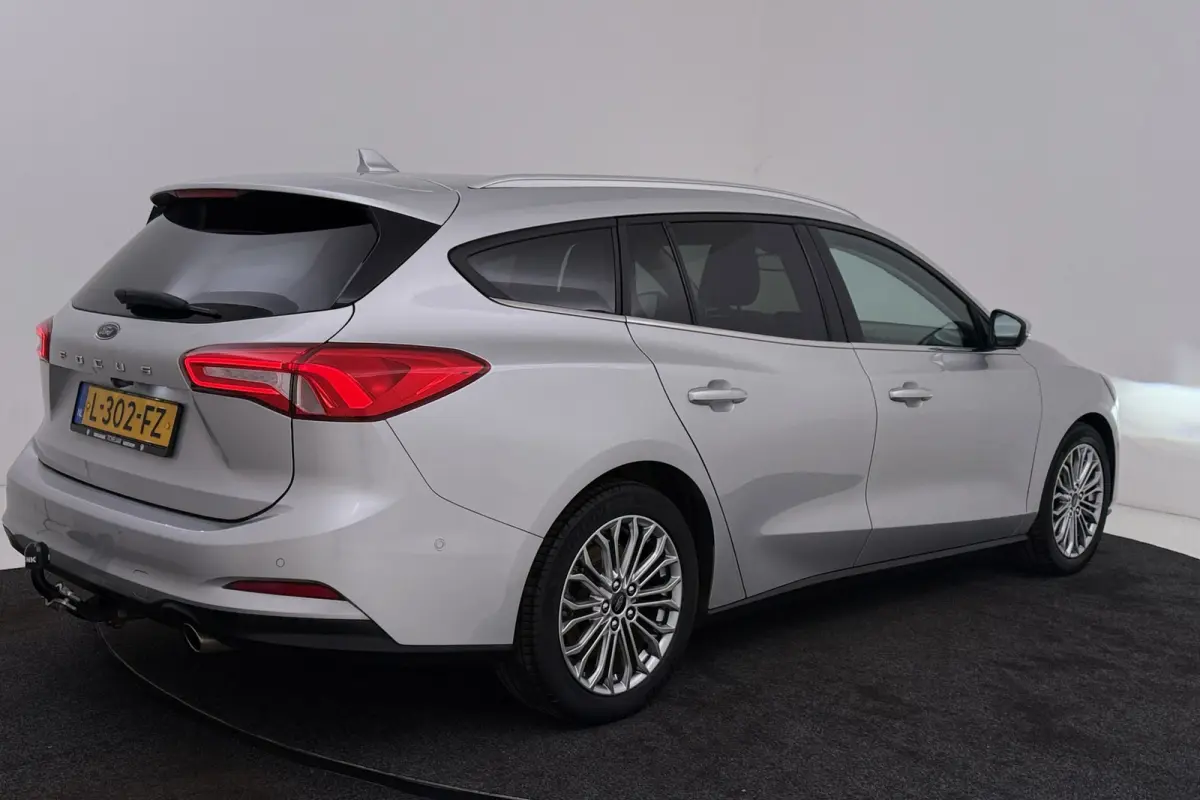 1.0 EcoBoost Titanium | Trekhaak | Adap. Cruise | Camera | CarPlay | LED | Winter Pack |