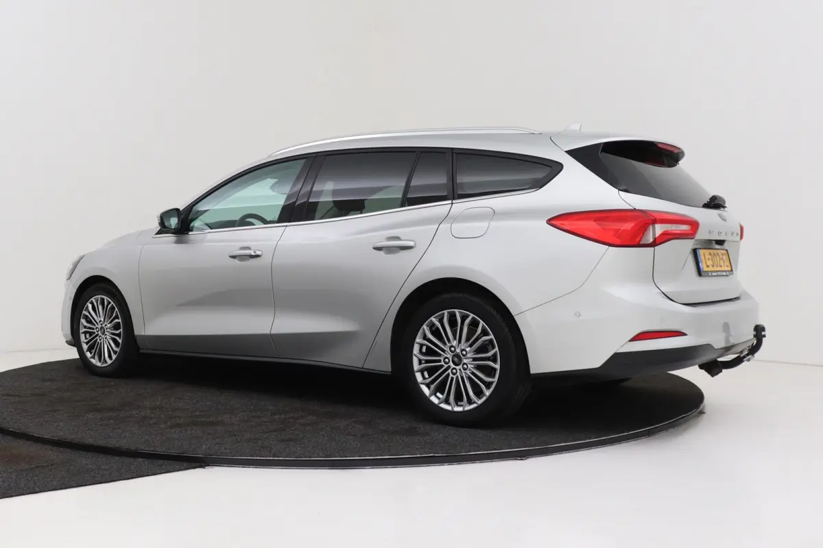 1.0 EcoBoost Titanium | Trekhaak | Adap. Cruise | Camera | CarPlay | LED | Winter Pack |
