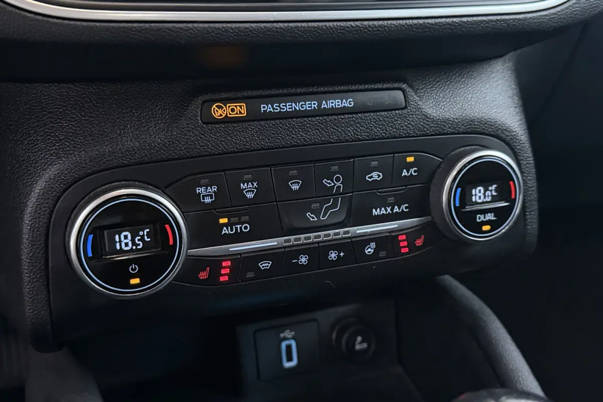 1.0 EcoBoost Titanium | Trekhaak | Adap. Cruise | Camera | CarPlay | LED | Winter Pack |