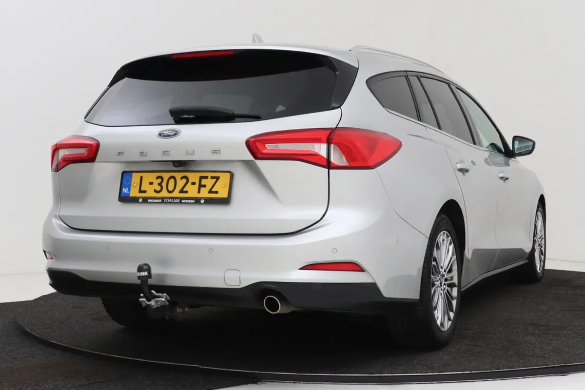 1.0 EcoBoost Titanium | Trekhaak | Adap. Cruise | Camera | CarPlay | LED | Winter Pack |