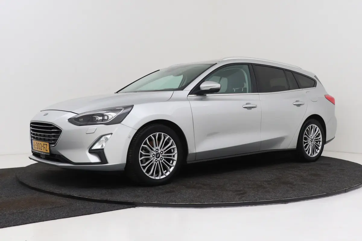 1.0 EcoBoost Titanium | Trekhaak | Adap. Cruise | Camera | CarPlay | LED | Winter Pack |