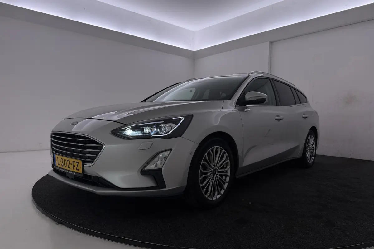 1.0 EcoBoost Titanium | Trekhaak | Adap. Cruise | Camera | CarPlay | LED | Winter Pack |