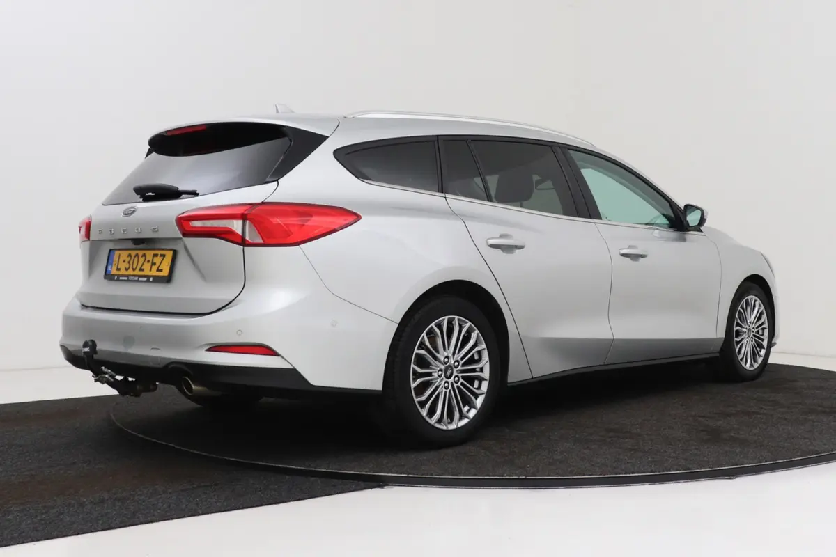 1.0 EcoBoost Titanium | Trekhaak | Adap. Cruise | Camera | CarPlay | LED | Winter Pack |